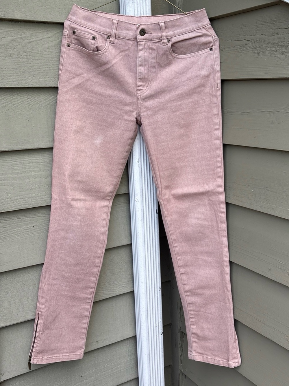 DG2- Diana Gilman tan jeans. EUC. Sz 4. they have stretch and ankle zippers.